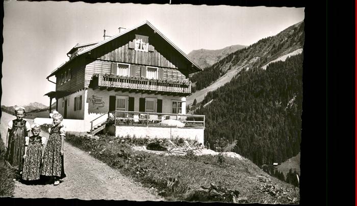 Hirschegg Kleinwalsertal Vorarlberg Haus in der Sonne
