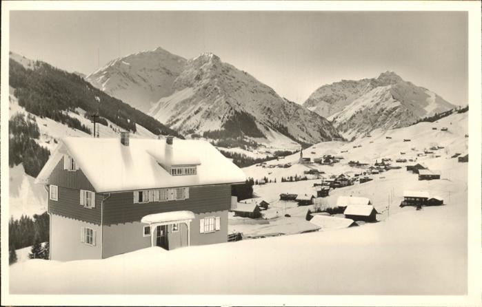 Hirschegg Kleinwalsertal Vorarlberg Haus in der Sonne