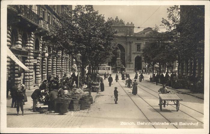 Zuerich Bahnhofstrasse Bahnhof Strassenbahn
