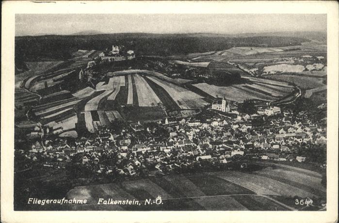 Falkenstein Niederoesterreich Flugaufnahme Burg