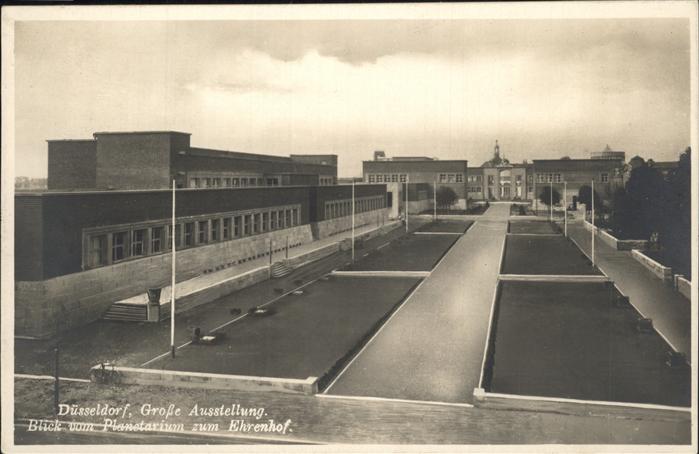 DuessELDORF  CITY Grosse Ausstellung Ehrenhof