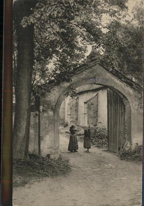 Panschwitz-Kuckau Schweinerden altes Hoftor Frauen