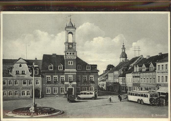 Koenigsbrueck Rathaus am Markt Ratskeller Springbrunn