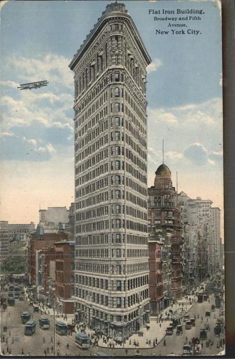 New York City Flat Iron Building Autos Strassenbahn Flugzeug