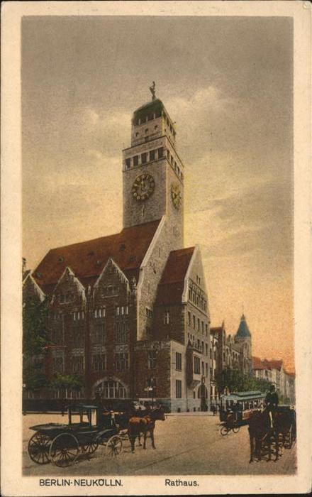 Neukoelln Rathaus Pferdewagen Strassenbahn