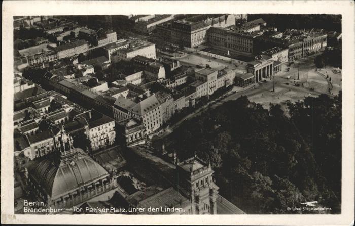 BERLIN  CITY Brandenburger Tor Pariser Platz Unter den Linden