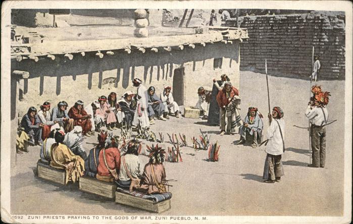 Typen Zuni Pueblo Priests Pray Gods of War