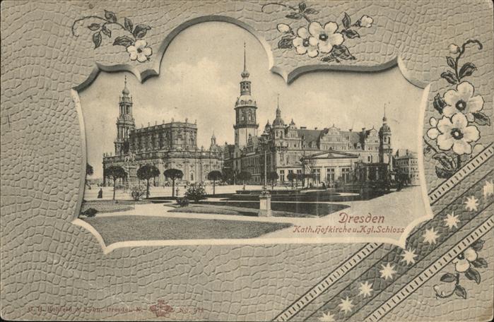 DRESDEN Elbe Katholische Hofkirche und Koenigliches Schloss