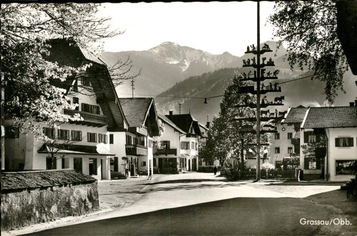 Grassau Chiemgau Dorfplatz mit Hochplatte