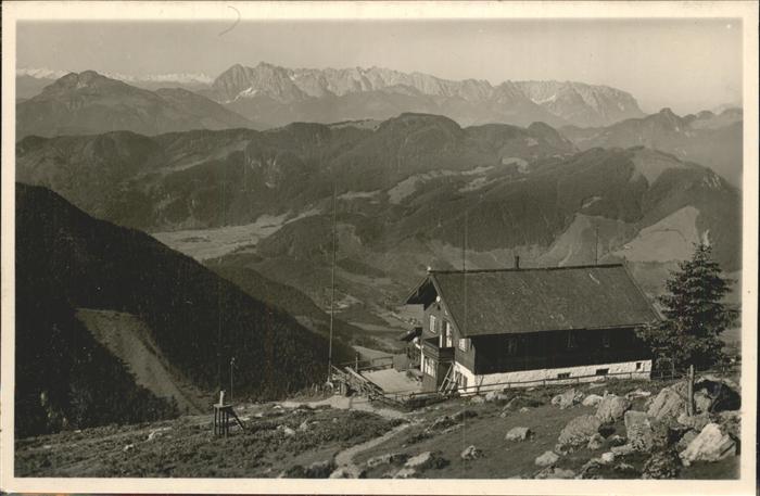 Marquartstein Hochgernhaus mit Kaisergebirg