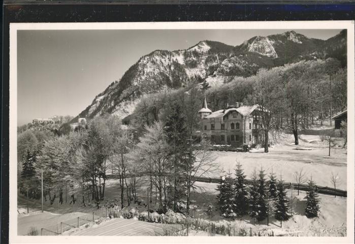Marquartstein Burg Haus Schöneck im Schnee