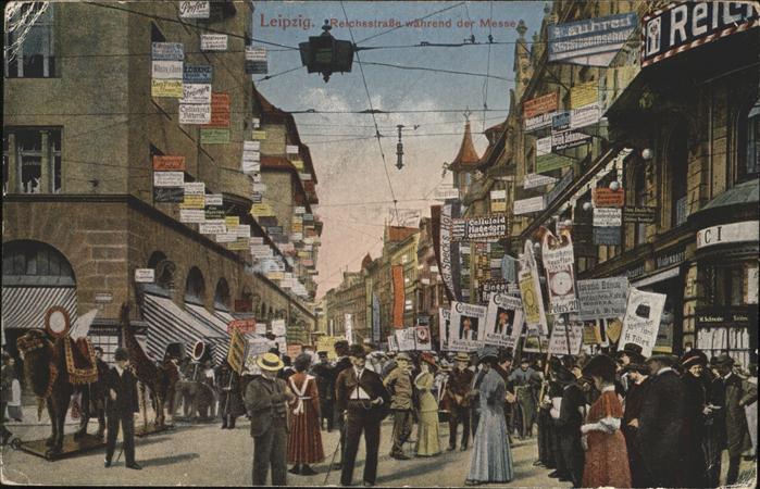 LEIPZIG Sachsen Reichsstrasse waehrend Messe Trubel Ausstellugen