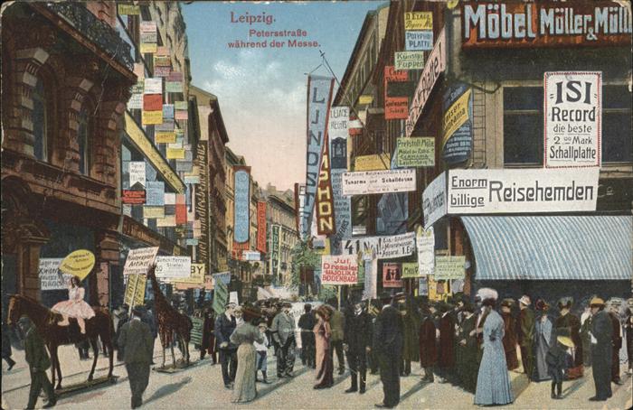LEIPZIG Sachsen Petersstrasse zur Messe Trubel Ausstellugen Strassenwerbung