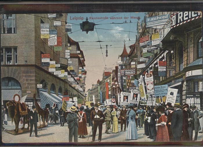 LEIPZIG Sachsen Reichsstrasse zur Messe Strassenwerbung Trubel