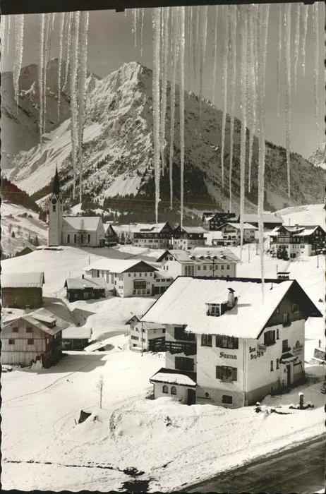 Hirschegg Kleinwalsertal Vorarlberg Ortsansicht mit Elferkopf Zwölferkopf