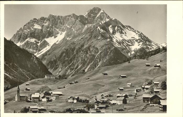 Hirschegg Kleinwalsertal Vorarlberg Ortsansicht mit Widderstein und Bärenko