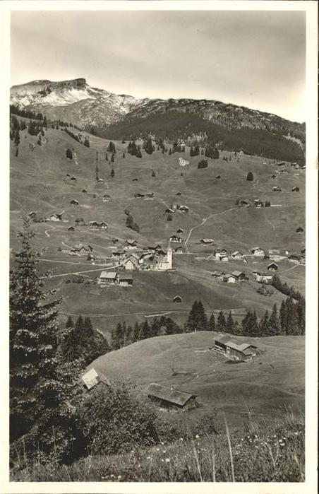 Hirschegg Kleinwalsertal Vorarlberg Jahnhütte mit Hirschegg und Hoch_Ifen