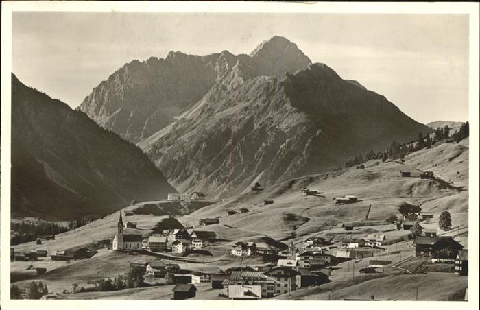 Hirschegg Kleinwalsertal Vorarlberg Ortsansicht mit Widderstein und Bärenko