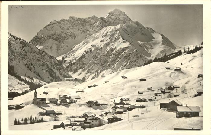 Hirschegg Kleinwalsertal Vorarlberg Ortsansicht mit Widderstein und Bärenko