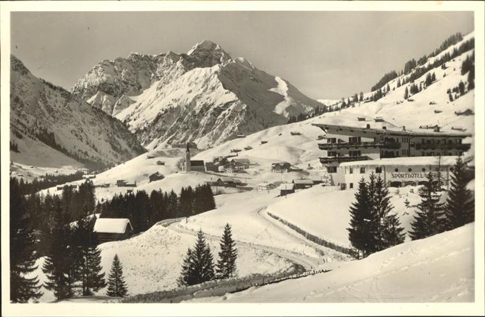 Hirschegg Kleinwalsertal Vorarlberg Ortsansicht mit Widderstein