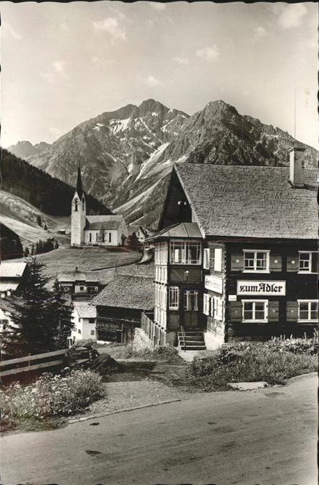 Hirschegg Kleinwalsertal Vorarlberg Gasthof zum Adler mit Elferkopf und Zwö