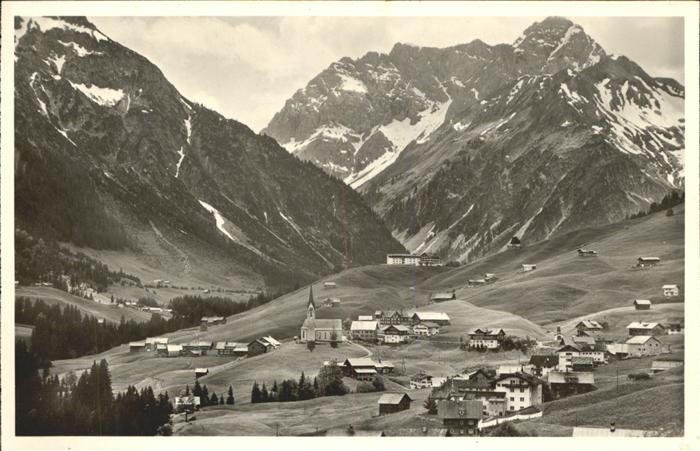 Hirschegg Kleinwalsertal Vorarlberg Ortsansicht mit Widderstein und Bärenko