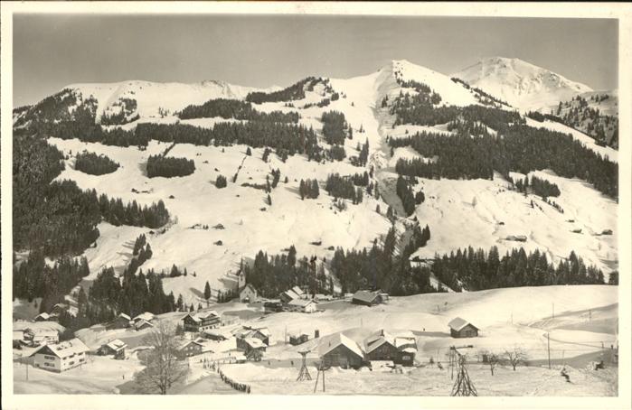 Hirschegg Kleinwalsertal Vorarlberg Ortsansicht mit Gehrenspitze Kuhgehrens