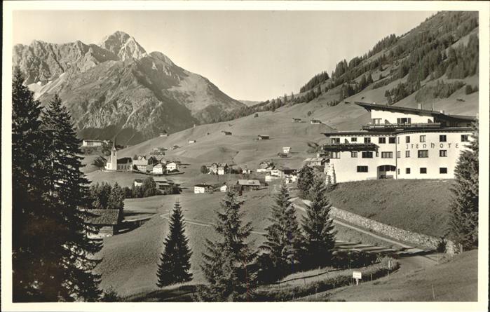 Hirschegg Kleinwalsertal Vorarlberg Ortsansicht mit Widderstein und Bärenko