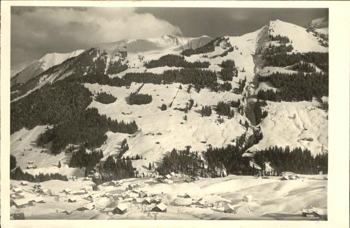 Hirschegg Kleinwalsertal Vorarlberg Ortsansicht mit Heuberg Skilift Gehrens