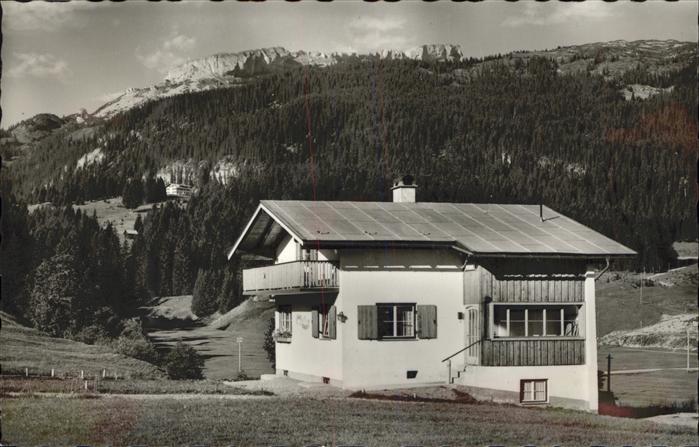 Hirschegg Kleinwalsertal Vorarlberg Haus Schädler mit Hoch_Ifen und Gottesa