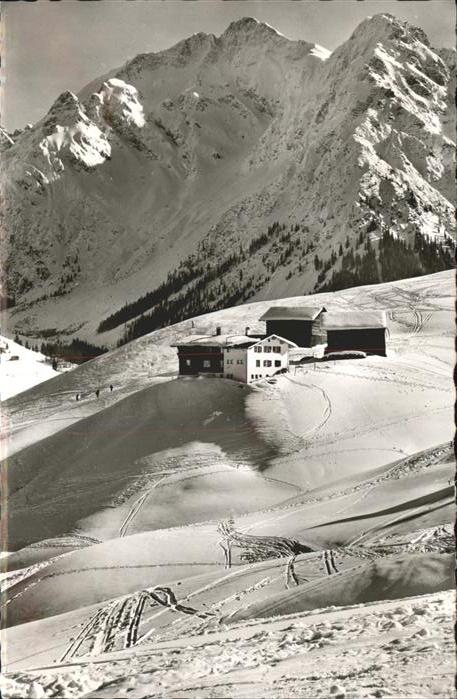 Hirschegg Kleinwalsertal Vorarlberg Ferienheim Schlössle mit Elferkopf undZ