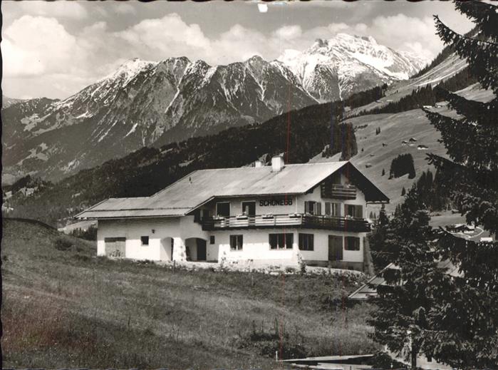 Hirschegg Kleinwalsertal Vorarlberg Sportheim Schönegg mit Entschenkopf Rub