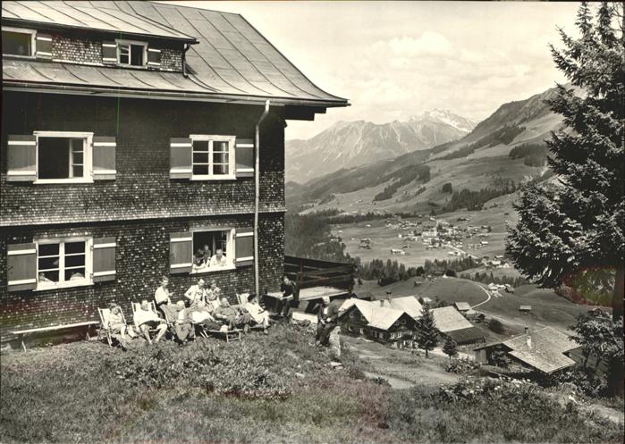 Hirschegg Kleinwalsertal Vorarlberg Gasthaus Bergheimat mit Entschenkopf Ru