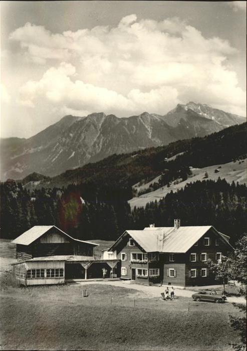 Hirschegg Kleinwalsertal Vorarlberg Jugendferienheim Haus Sonnblick mit Alp