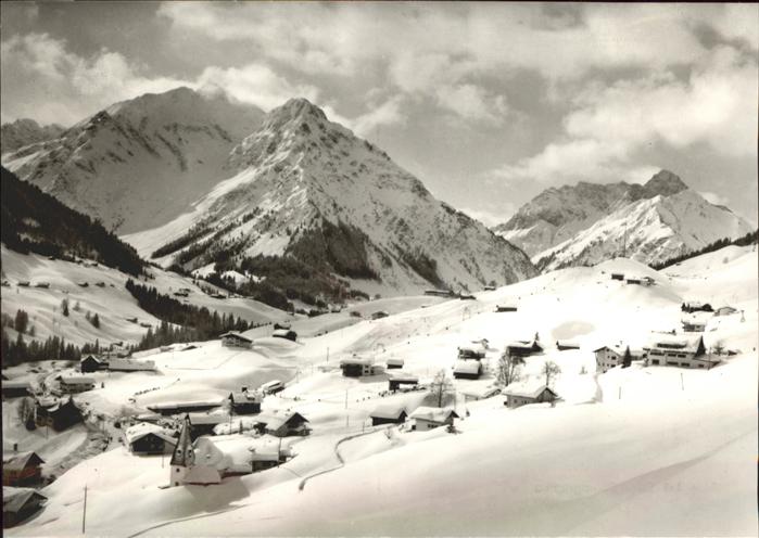 Hirschegg Kleinwalsertal Vorarlberg Ortsansicht mit Elferkopf Zwölferkopf W