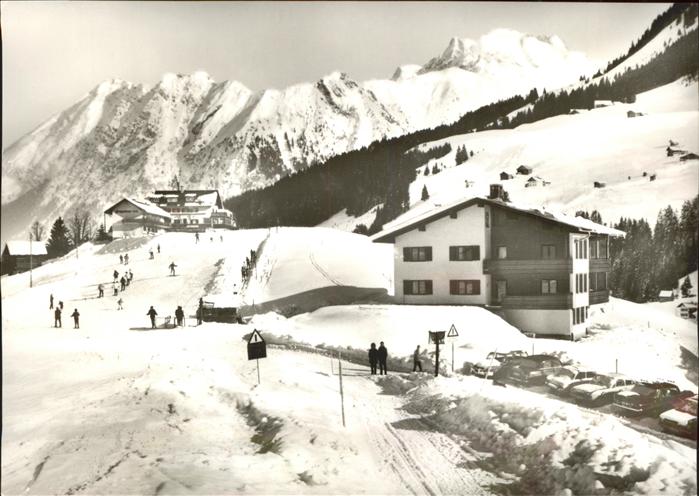 Hirschegg Kleinwalsertal Vorarlberg Haus Birkenhöhe mit Alpenpanorama