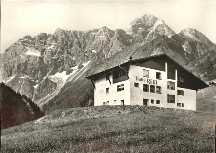 Hirschegg Kleinwalsertal Vorarlberg Gästehaus Rein mit Widderstein und Bäre