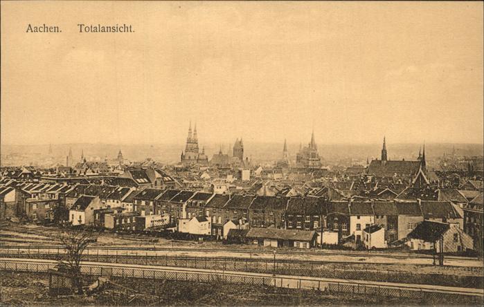 AACHEN NRW Totalansicht mit Dom und Rathaus