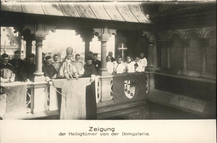 AACHEN NRW Heiligtumsfahrt Jubilaeumsjahr Zeigung der Heiligtuemer Bischof Dom