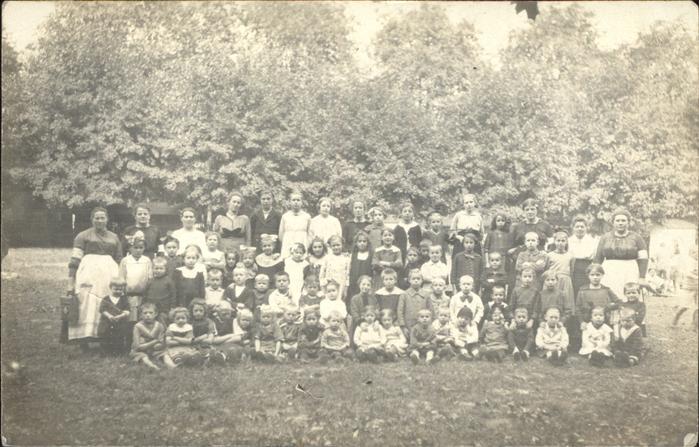 MANNHEIM BW Gruppenbild im Kinderheim