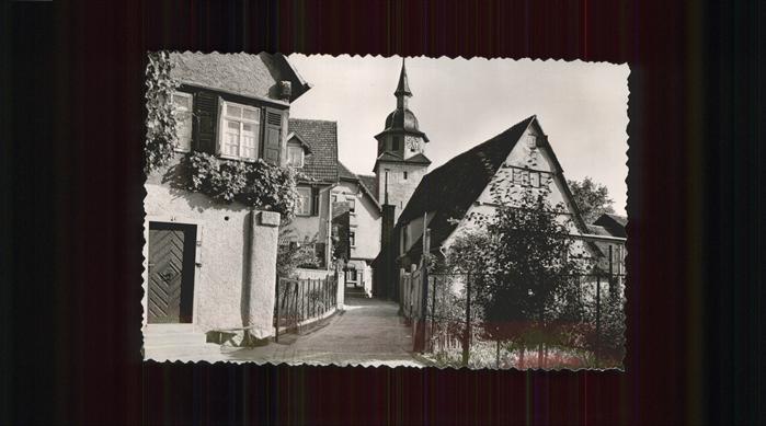 Untertuerkheim Gasse und Kirchturm