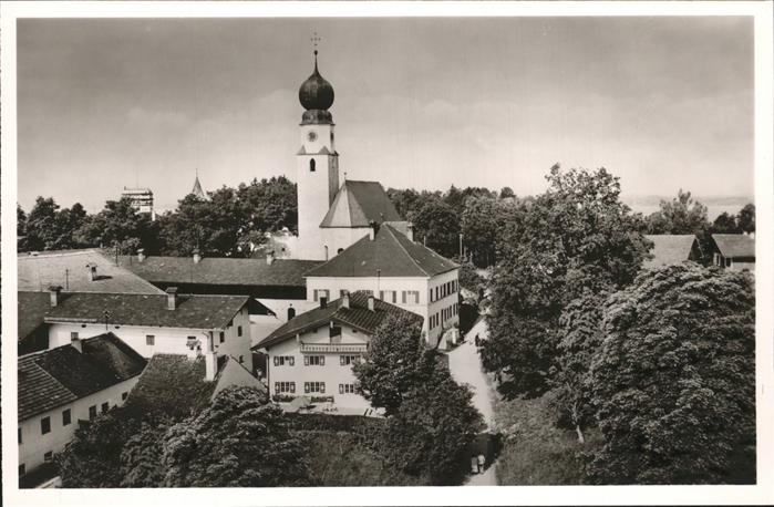Ising Chiemsee Gutshof mit Gasthaus Kirche