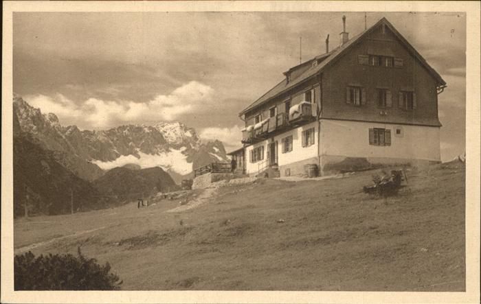 Kreuzeck Adolf Zöppritz Haus mit Zugspitze