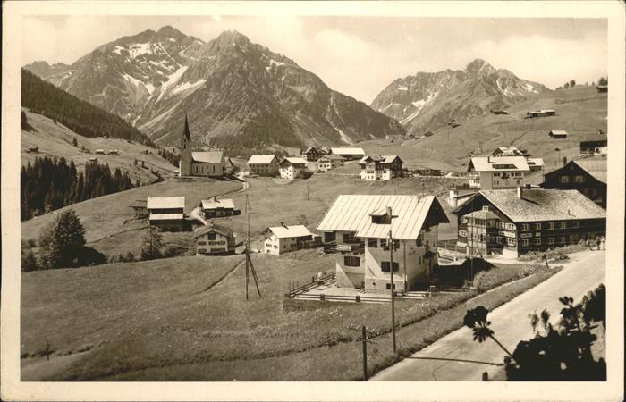 Hirschegg Kleinwalsertal Vorarlberg mit Elfer Zwölfer und Widderstein Allgä