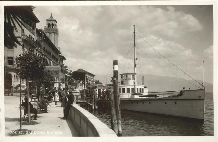 Gardone Garda Anlegestelle Schiff Uferpromenade