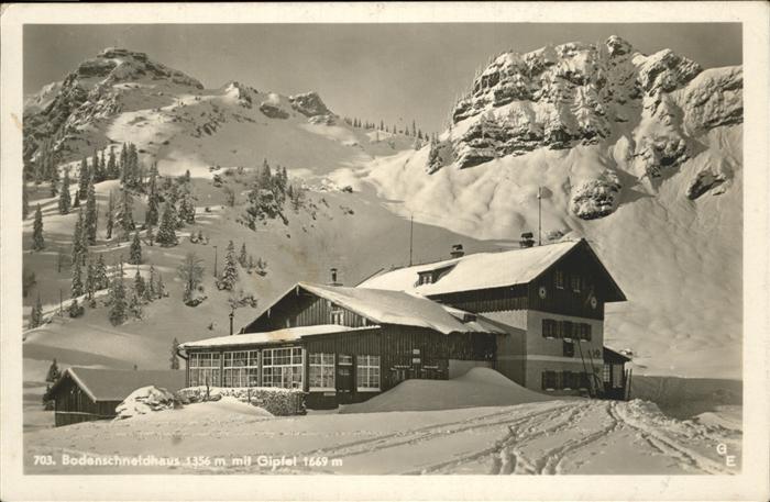Bodenschneid Bodenschneidhaus mit Gipfel im Winter