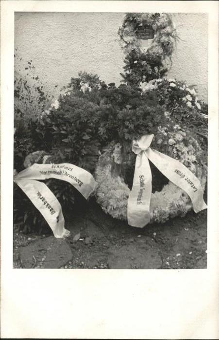 Tegernbach Pfaffenhofen Grabstätte Anton Miller Kränze