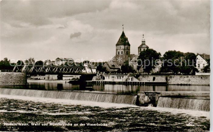 Weser Wehr und Muensterkirche an der Weserbruecke