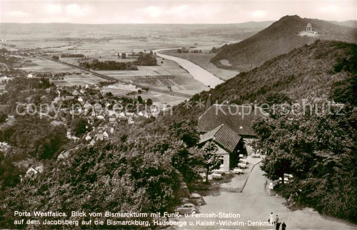 Porta Westfalica Blick vom Bismarckturm auf die Bismarckburg Hausberge und Kaise