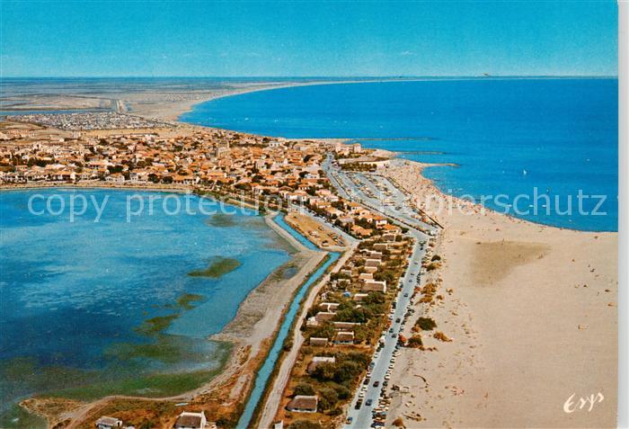 Les Saintes-Maries-de-la-Mer Les plages et les arenes Vue aerienne